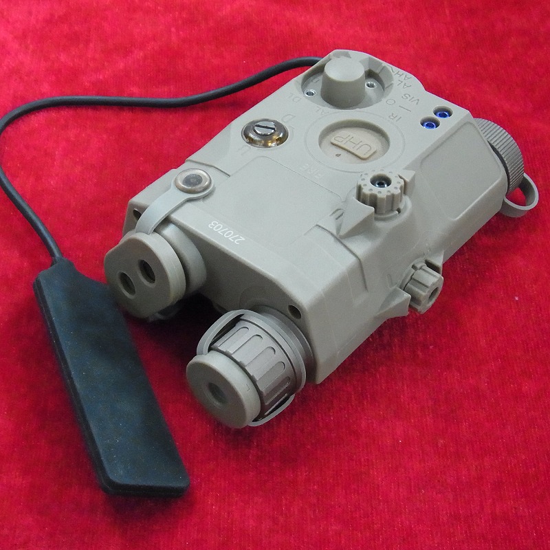 PEQ15タイプ 樹脂製 フラッシュライト レーザーサイト