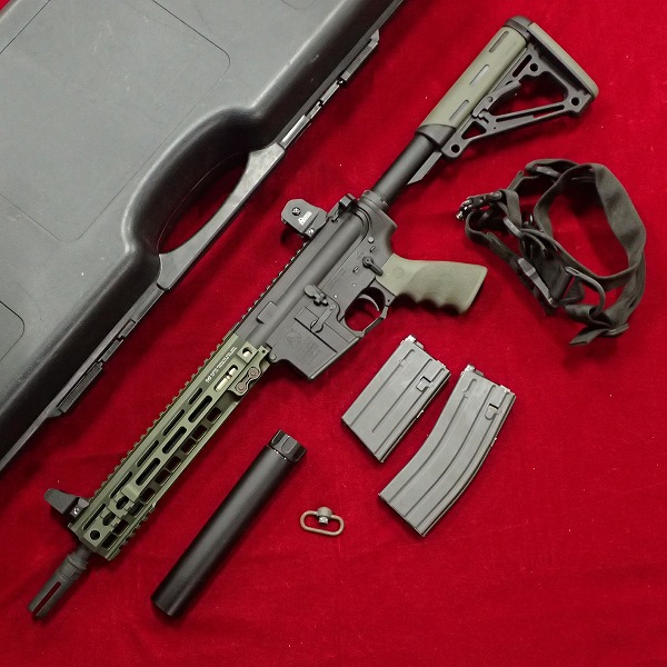■ カスタム品 東京マルイ M4A1 MWS ガスブローバック / DD アイアンサイト / HOGUE ストック グリップ / Geisseleタイプ ハンドガード / SUREFIREタイプ サイレンサー / スペアマガジン ガンケース