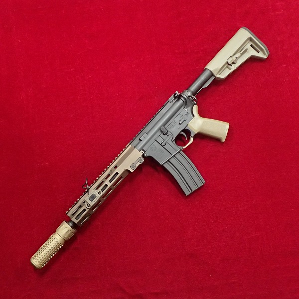 ■ カスタム品 東京マルイ 次世代電動ガン M4 ガイズリータイプハンドガード SUREFIREタイプ フラッシュライト QDサプレッサー MAGPUL PTS グリップ