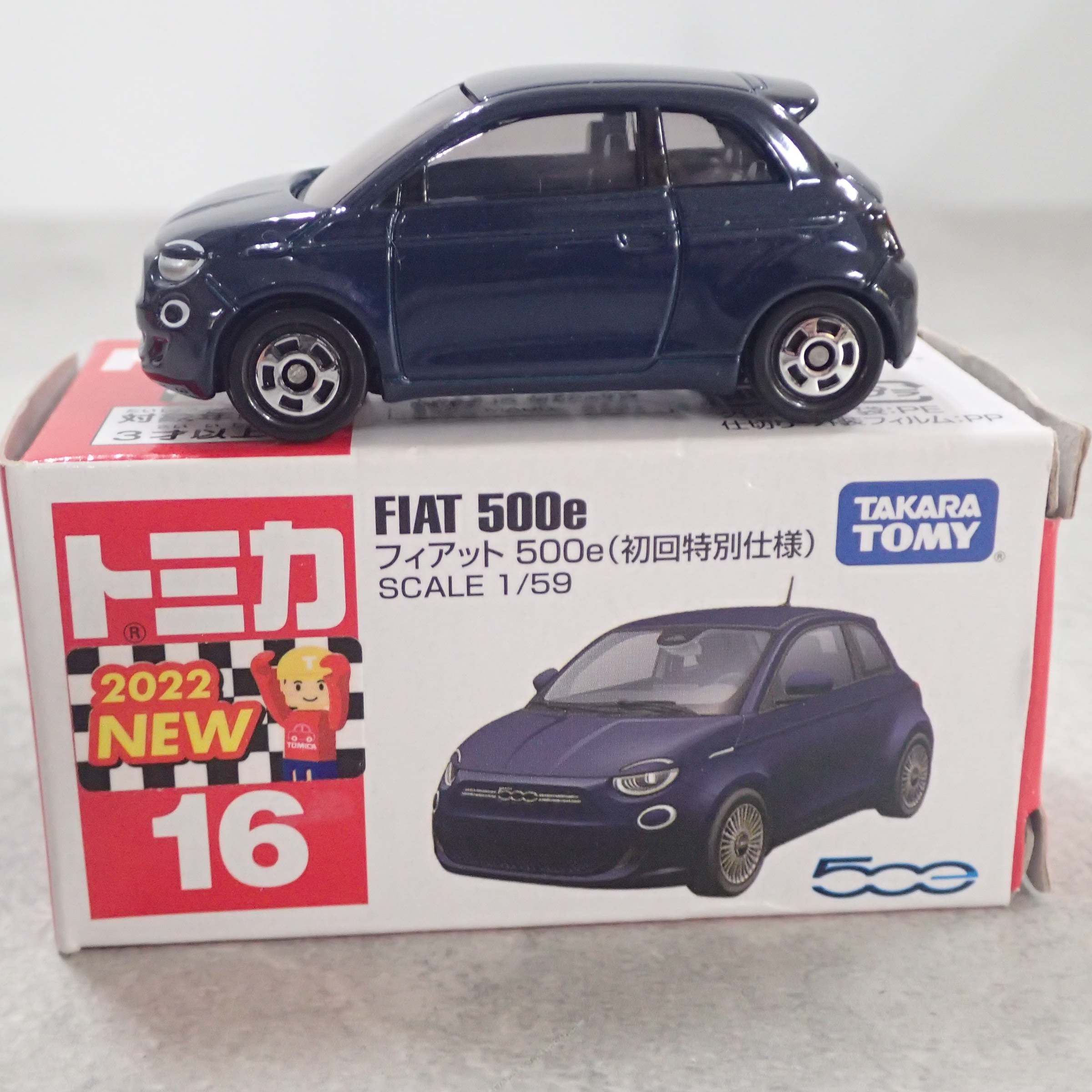 トミカ 16 フィアット 500e（初回特別仕様）