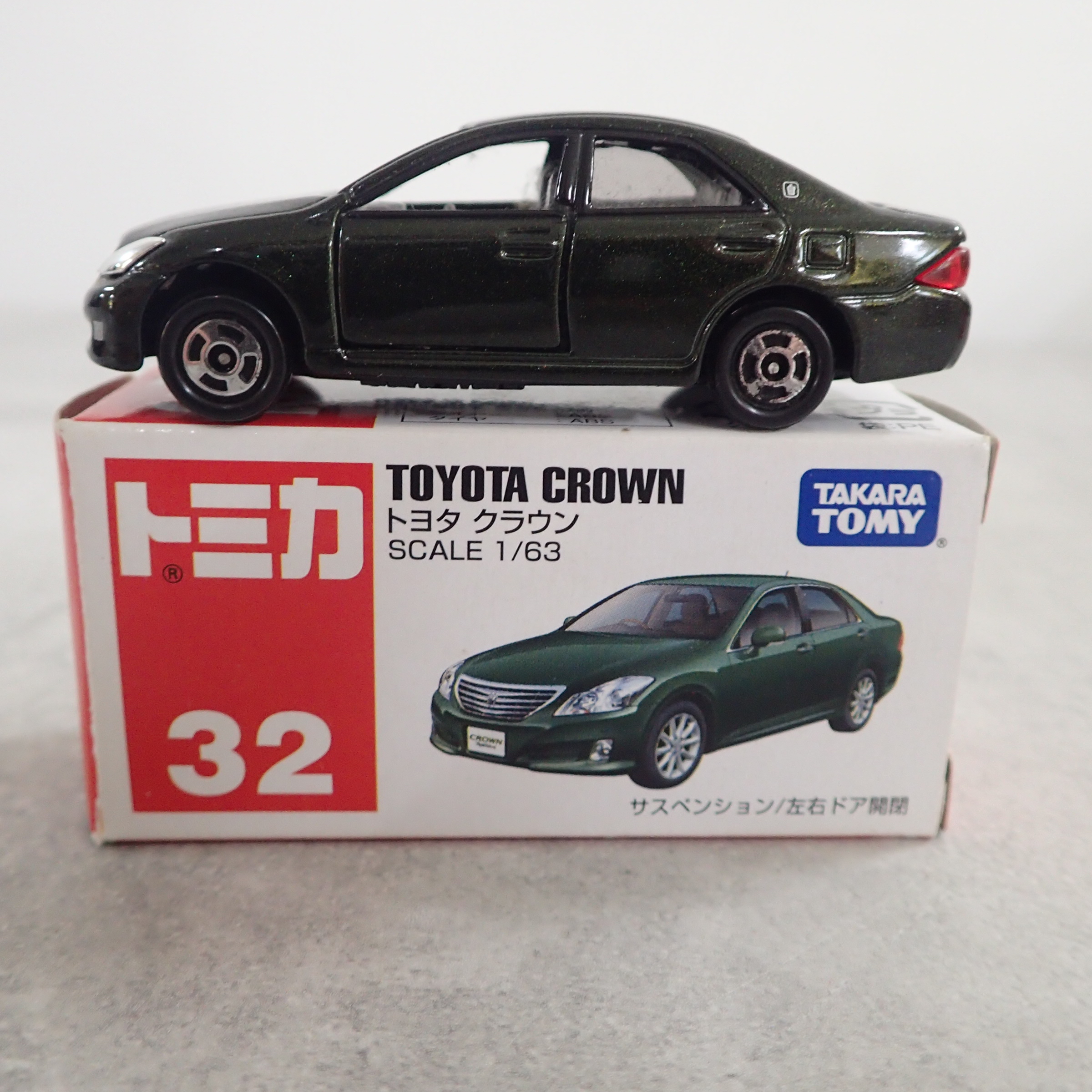 トミカ 32 トヨタ クラウン