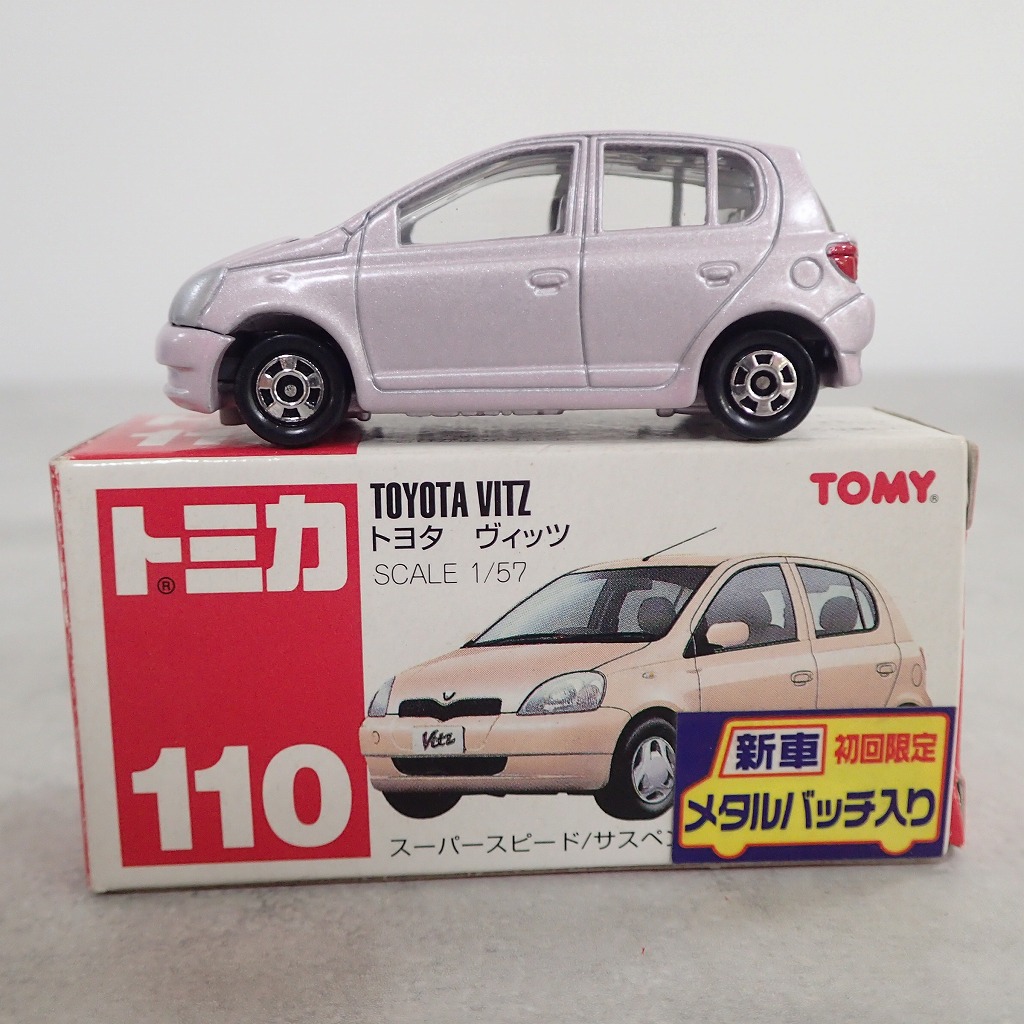 トミカ 110 トヨタ ヴィッツ メタルバッチ入り