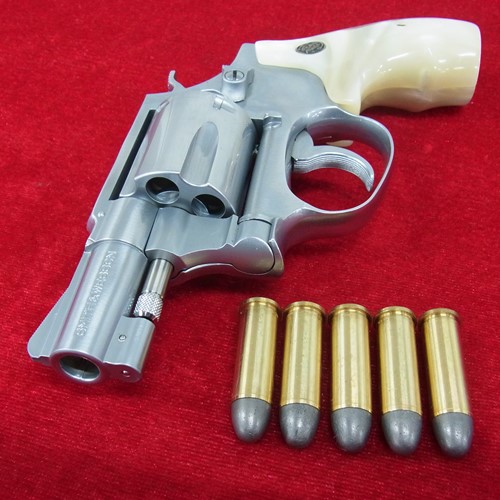 コクサイ モデルガン S&W M60 2インチ チーフスペシャル アルタモント ホワイトパール調グリップ [くれいも屋：I0A410]