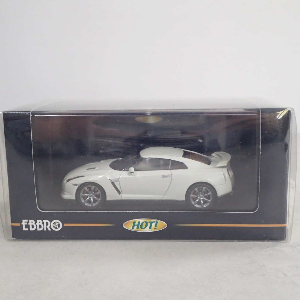 エブロ 1/43 日産 GT-R ホワイトパール 44037