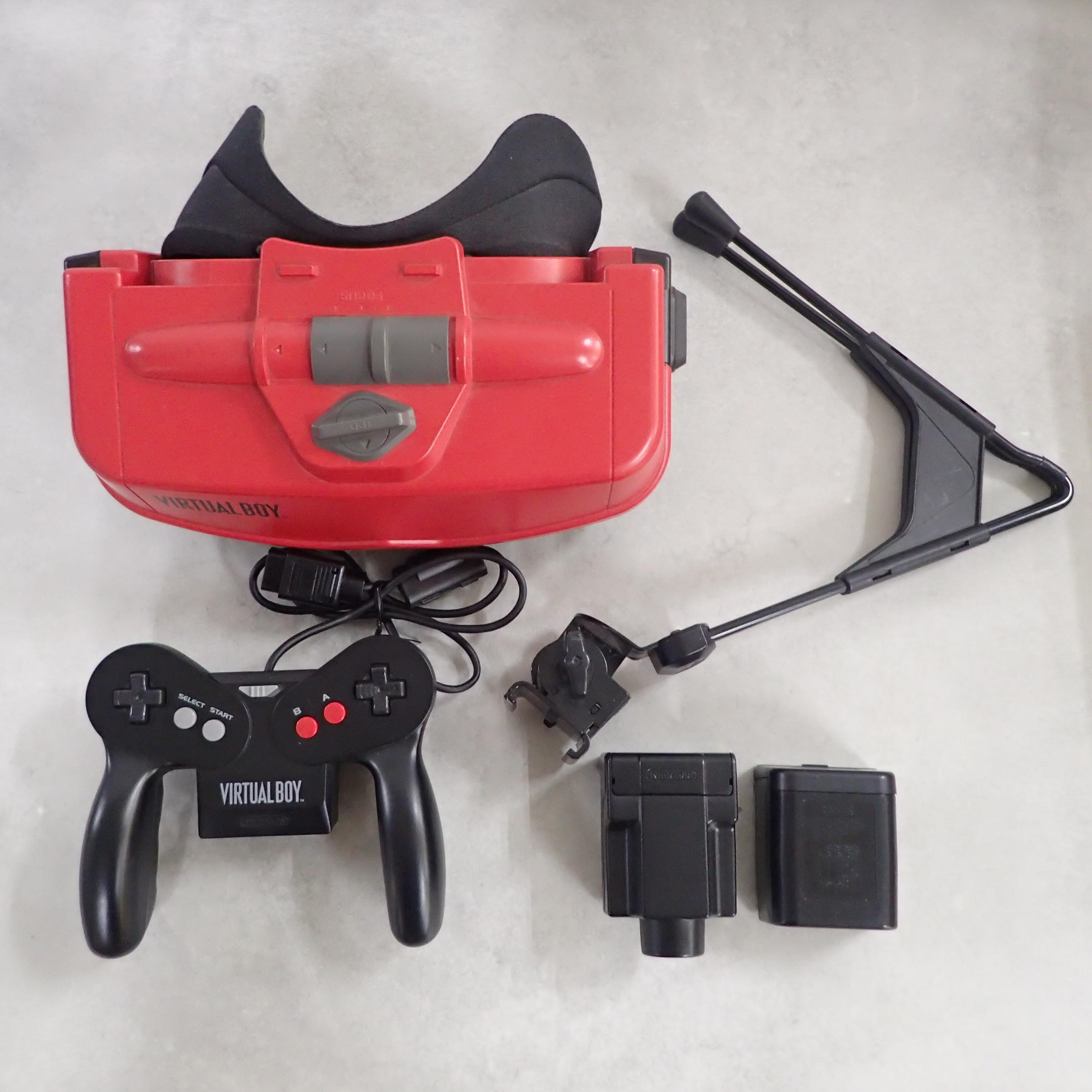 【中古ハード】動作品 VB バーチャルボーイ 本体 VUE-001 取説付