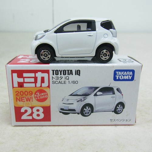 トミカ 28 トヨタ iQ