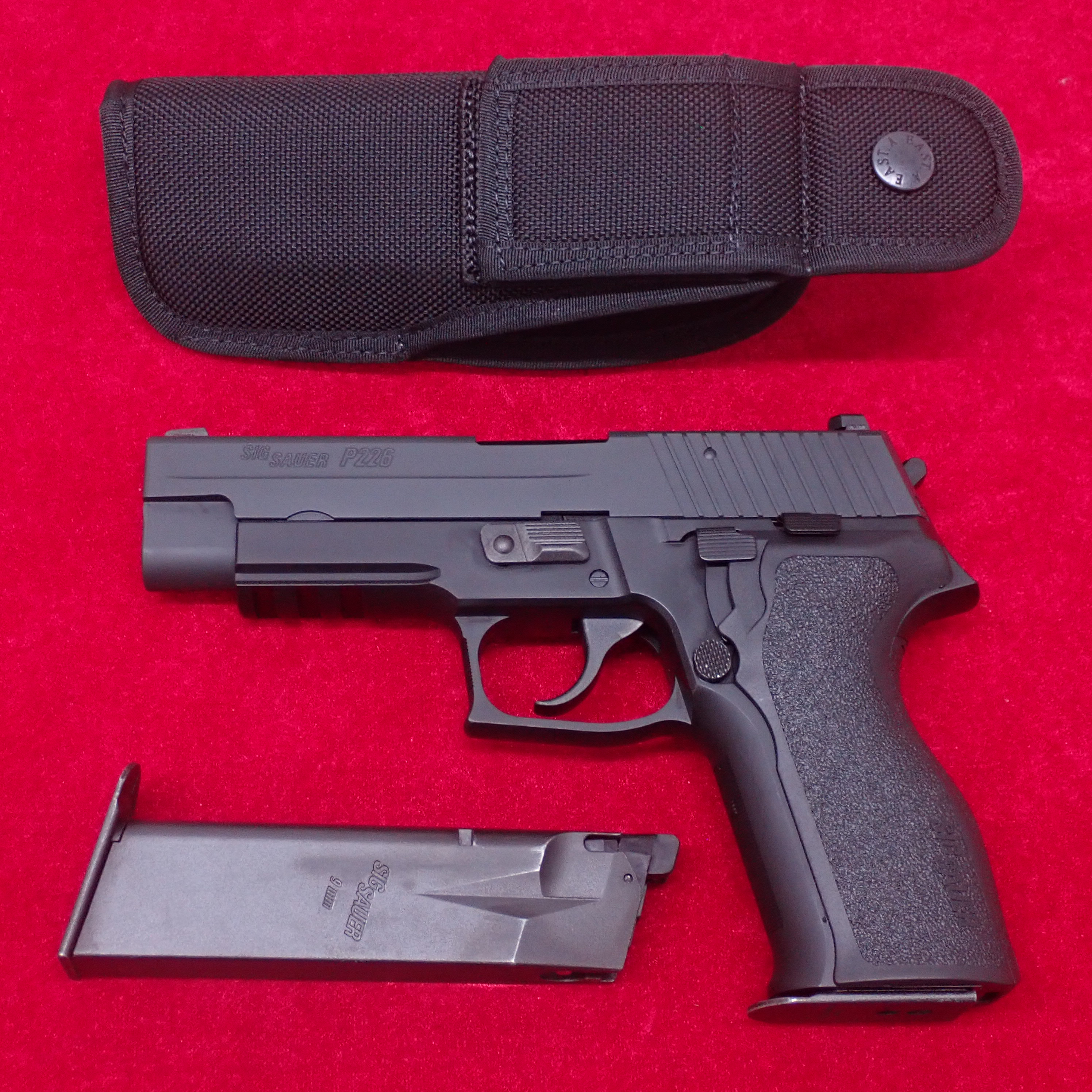 ■ 東京マルイ SIG P226 E2 ガスブローバック ホルスター スペアマガジン付