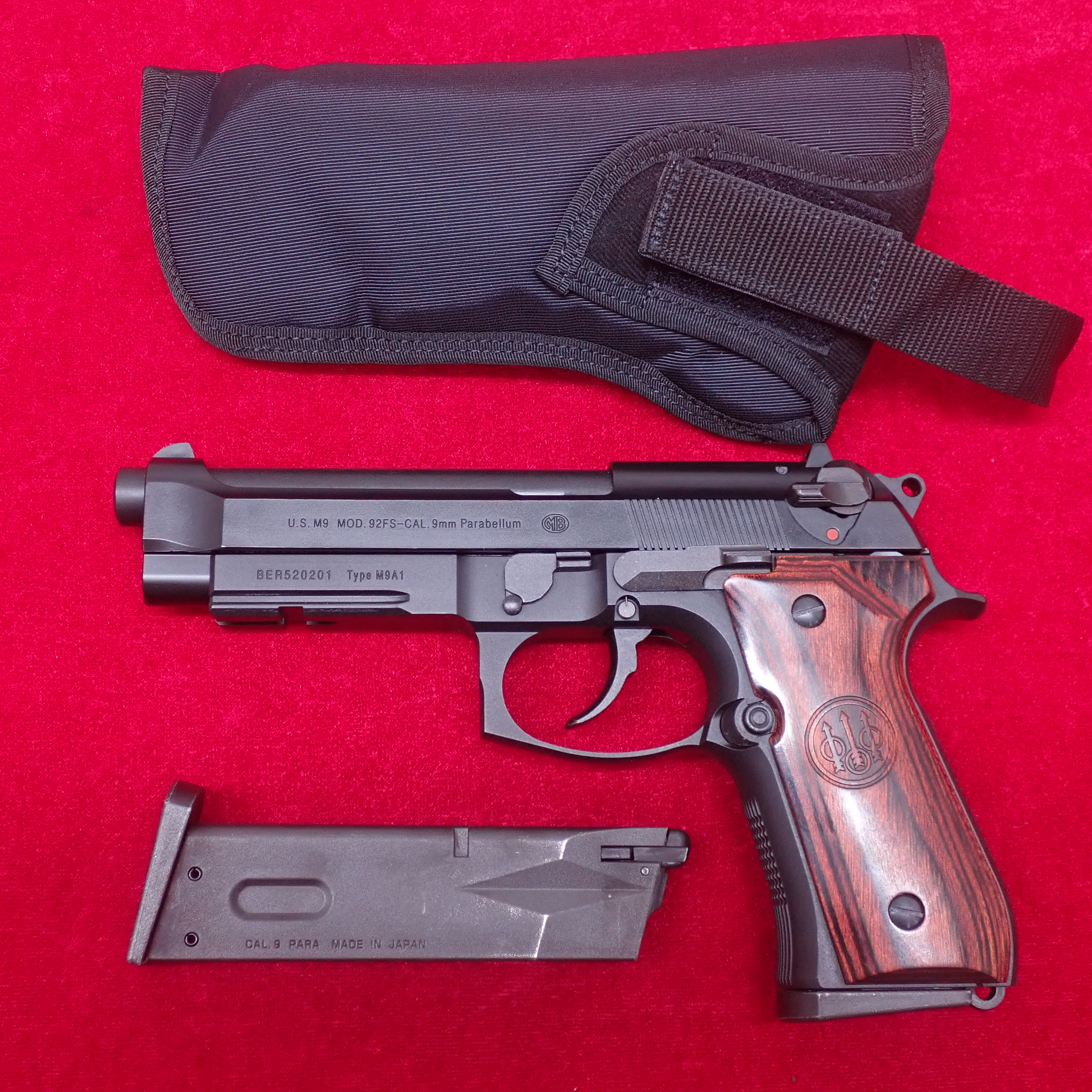 ■ 東京マルイ M9A1 ガスブローバック 木製グリップ ホルスター スペアマガジン付