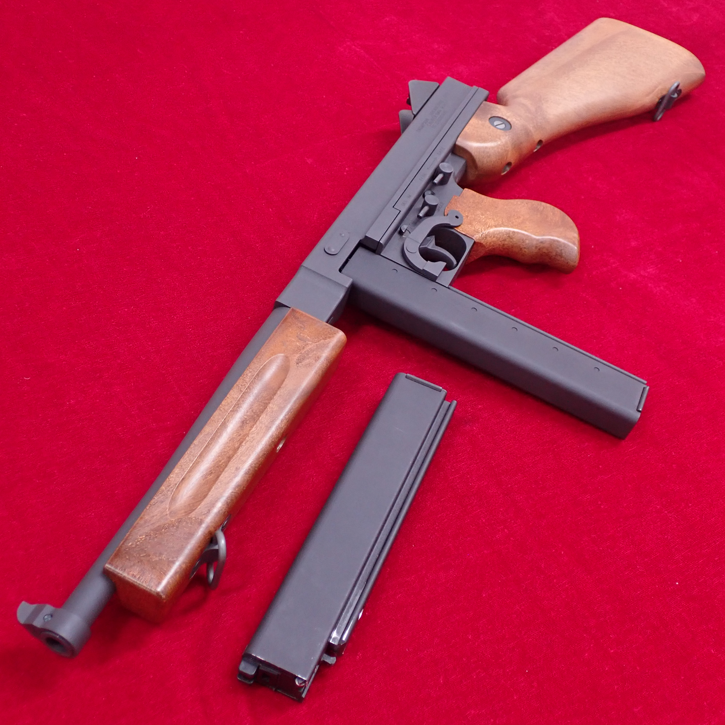 ■ CYBERGUN トンプソン M1A1 ガスブローバック フェイクウッド