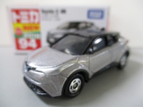 トミカ 94 トヨタ C-HR