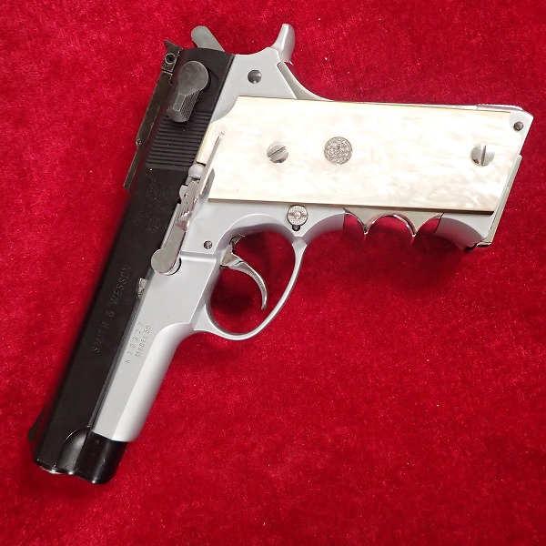 MGC S&W SW/59 M59 真鍮ベースホワイトパール調グリッップ モデルガン